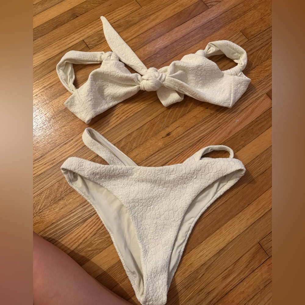 DEVON WINDSOR Cream Textured Knot Front Bikini
